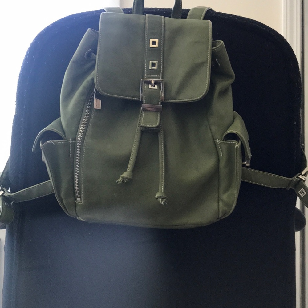 Backpack - Picture 4 of 4